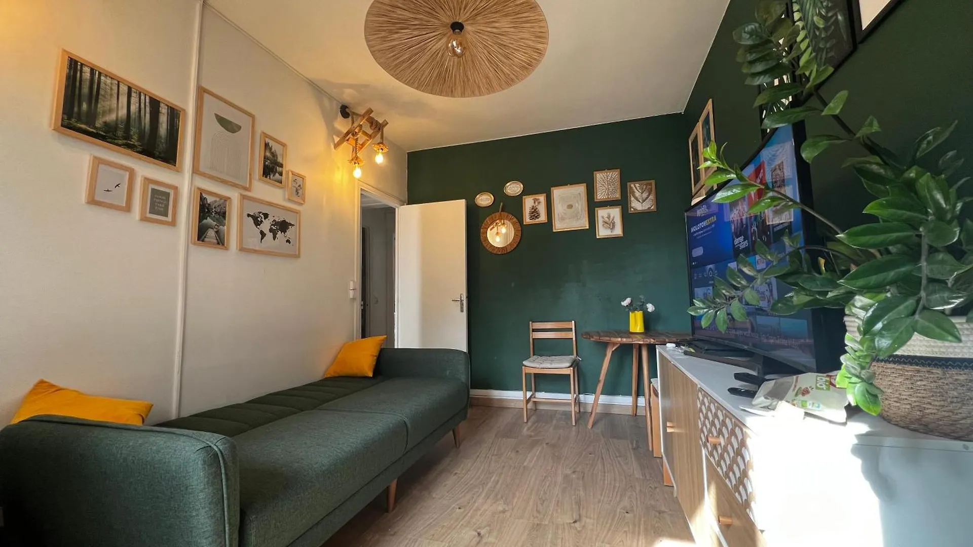 Un A Cote De La Cite Florale Апартаменты