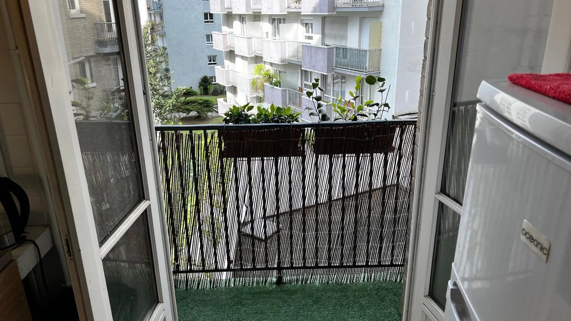 Un A Cote De La Cite Florale *